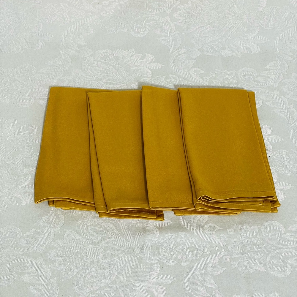 Gold Linen Napkins. Lot of 4. Like New but no tags.. Very nice, thick napkin.